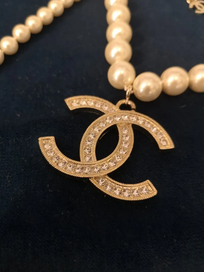 Pamono White and Gold Chanel Necklace Pendant from Chanel> Necklaces