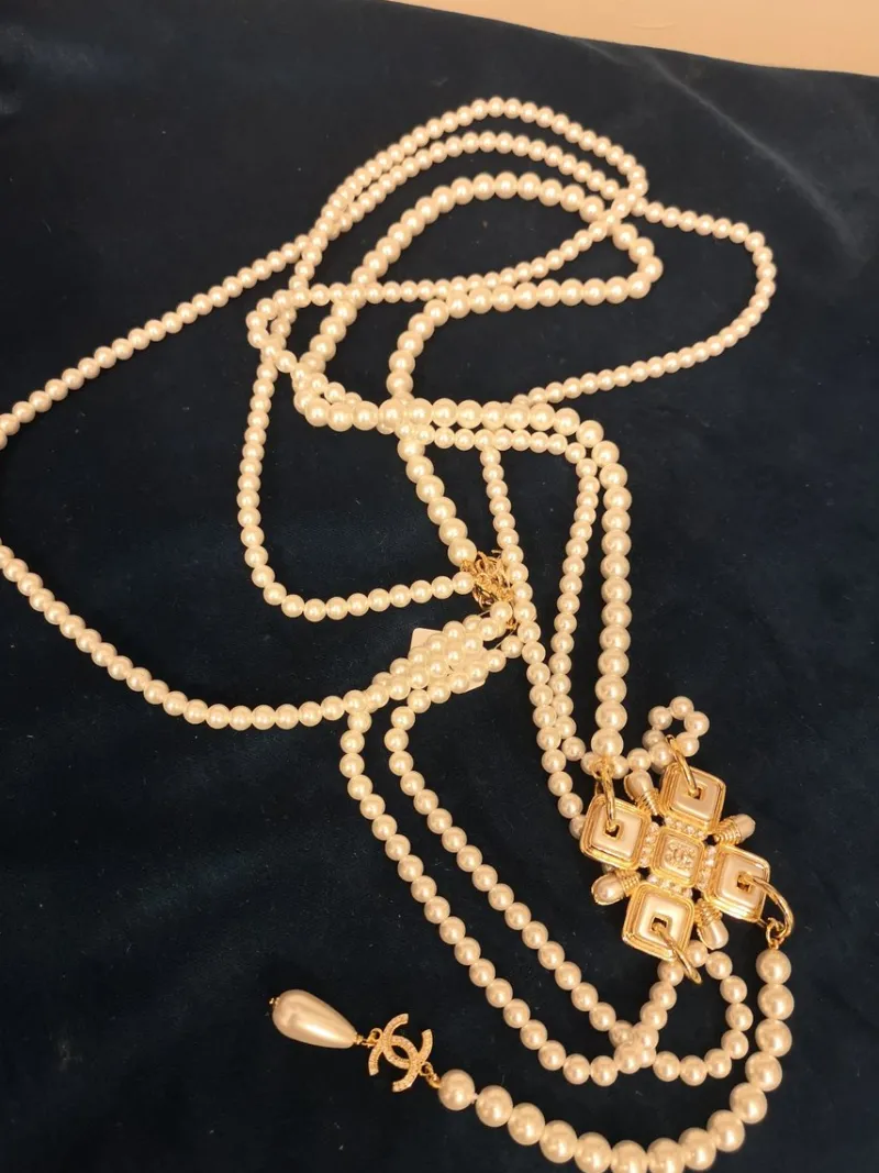 Discount Pamono White and Gold Chanel Necklace Pendant by Chanel