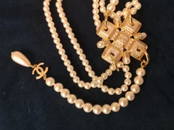 Discount Pamono White and Gold Chanel Necklace Pendant by Chanel