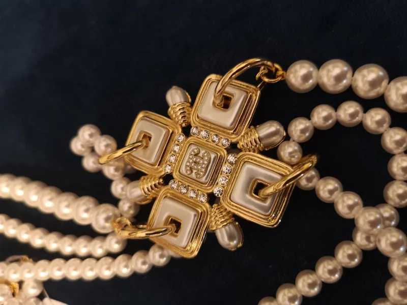 Discount Pamono White and Gold Chanel Necklace Pendant by Chanel