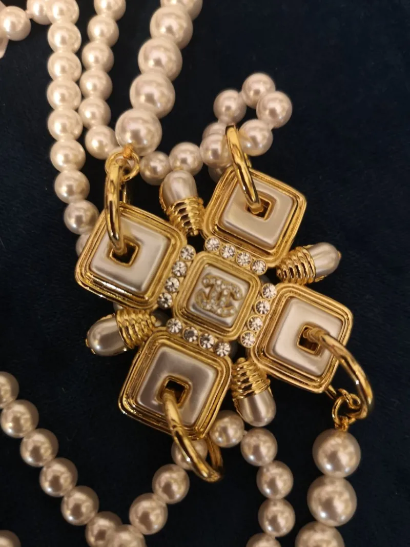 Discount Pamono White and Gold Chanel Necklace Pendant by Chanel