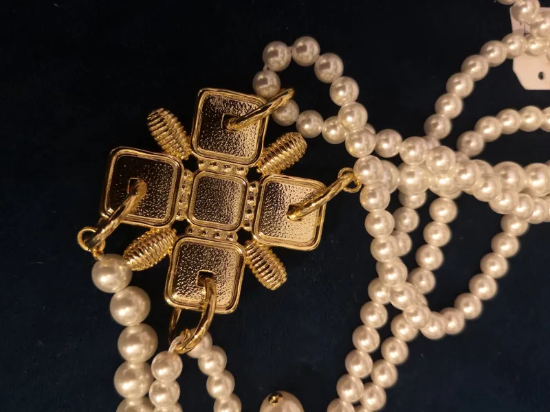 Discount Pamono White and Gold Chanel Necklace Pendant by Chanel