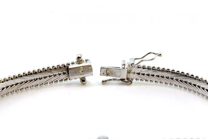 Best Pamono White Gold Bracelet with Herringbone-Shaped Links, Central Rosette with Emerald and Brilliant-Cut Diamonds