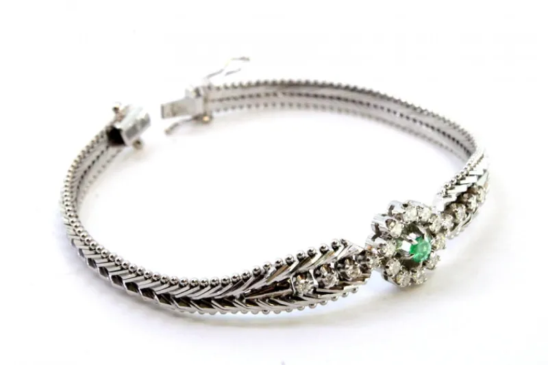 Best Pamono White Gold Bracelet with Herringbone-Shaped Links, Central Rosette with Emerald and Brilliant-Cut Diamonds