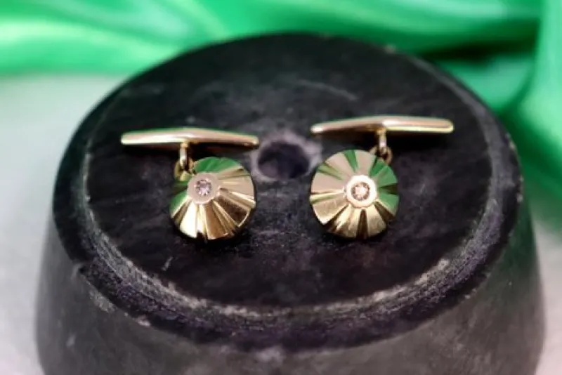 Clearance Pamono White Gold Cufflinks with Pyramid-Shaped Trim and Brilliant-Cut Diamonds, Set of 2