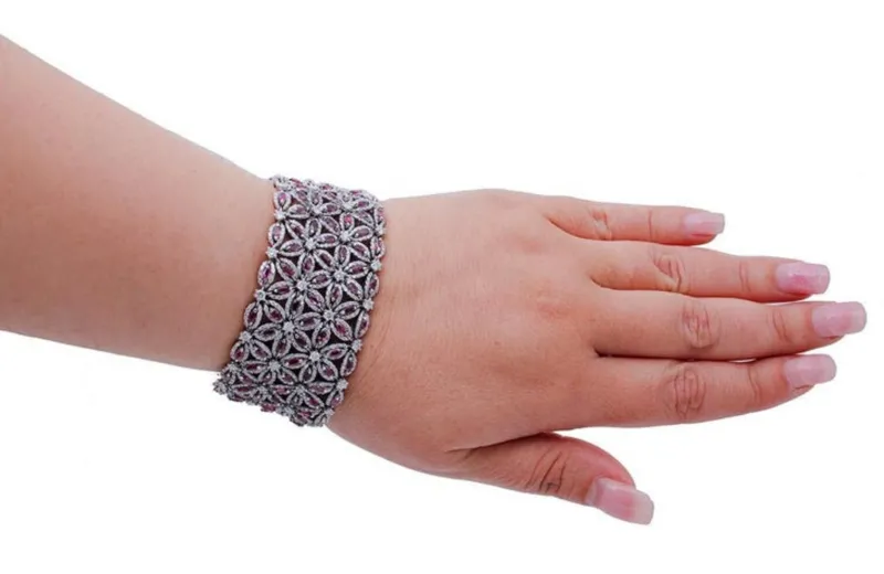Pamono White Gold Flower Themed Bracelet with White Diamonds and Rubies> Bracelets