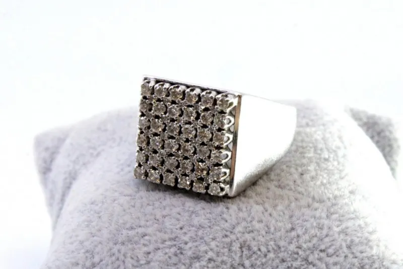 New Pamono White Gold Ring with Brilliant-Cut Diamonds