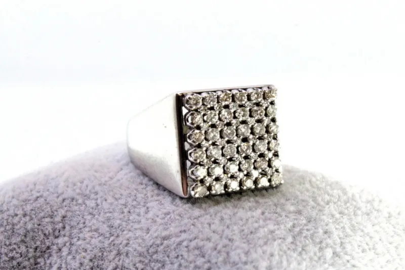 New Pamono White Gold Ring with Brilliant-Cut Diamonds