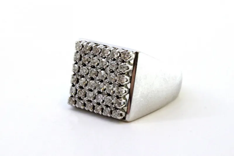 New Pamono White Gold Ring with Brilliant-Cut Diamonds