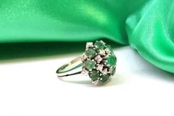 Pamono White Gold Ring with Brilliant-Cut Diamonds and Calibrated Emeralds><noscript><img width=