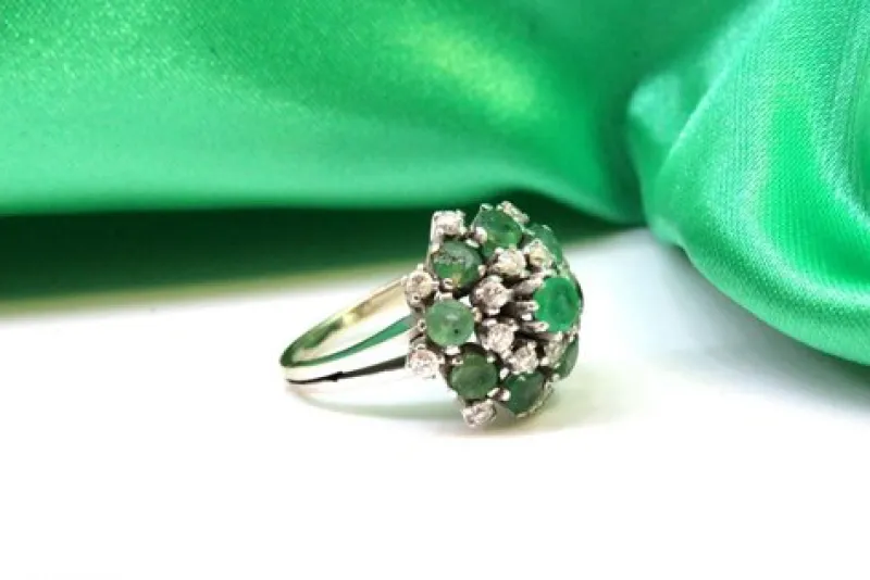 Pamono White Gold Ring with Brilliant-Cut Diamonds and Calibrated Emeralds> Rings