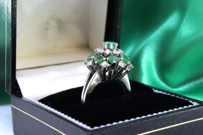 Pamono White Gold Ring with Brilliant-Cut Diamonds and Calibrated Emeralds> Rings