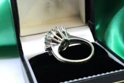 Pamono White Gold Ring with Brilliant-Cut Diamonds and Calibrated Emeralds><noscript><img width=