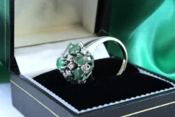 Pamono White Gold Ring with Brilliant-Cut Diamonds and Calibrated Emeralds><noscript><img width=