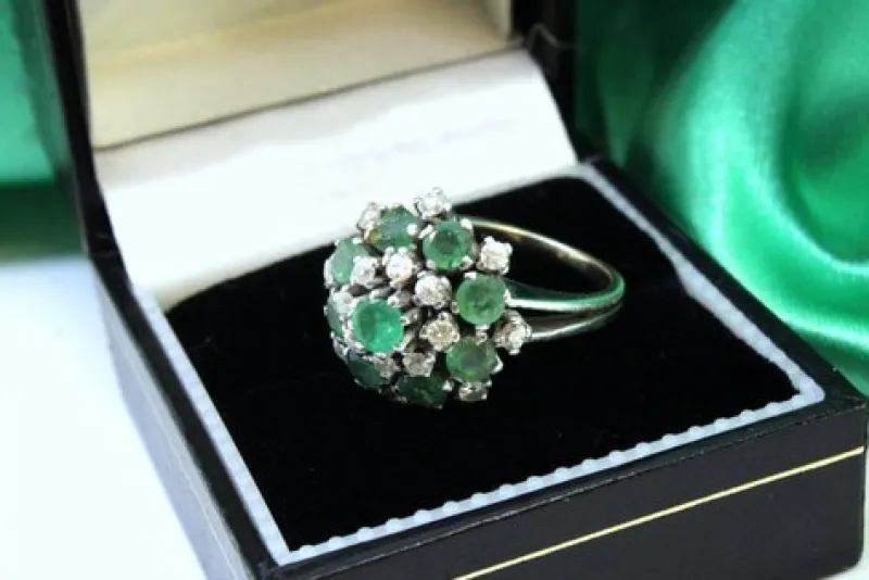 Pamono White Gold Ring with Brilliant-Cut Diamonds and Calibrated Emeralds> Rings