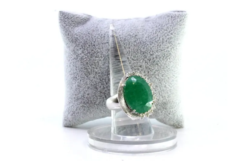 Pamono White Gold Ring with Oval Brilliant-Cut Diamonds and Emerald> Rings