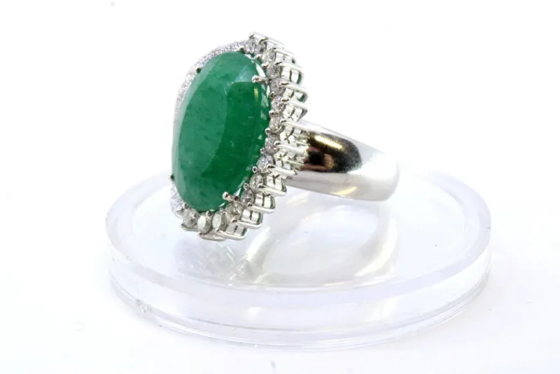 Pamono White Gold Ring with Oval Brilliant-Cut Diamonds and Emerald> Rings