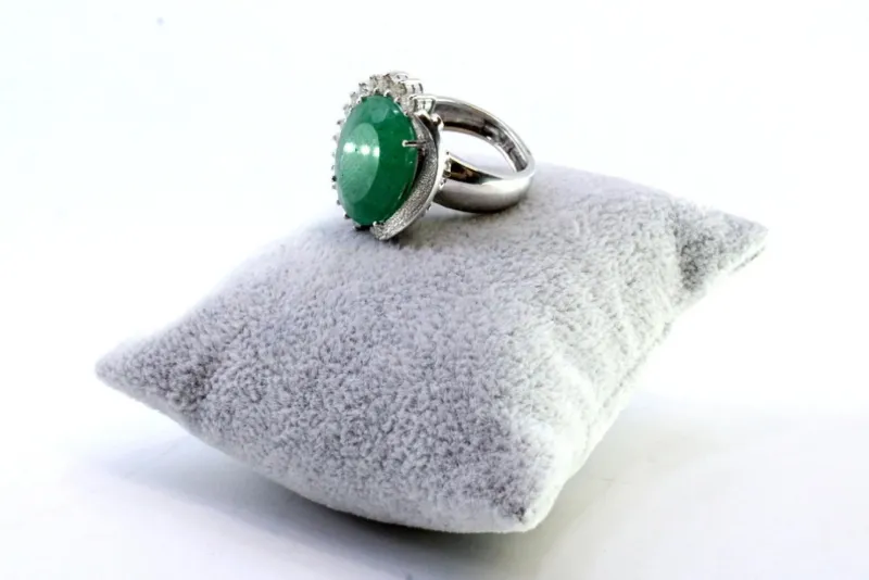 Pamono White Gold Ring with Oval Brilliant-Cut Diamonds and Emerald> Rings