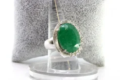 Pamono White Gold Ring with Oval Brilliant-Cut Diamonds and Emerald><noscript><img width=