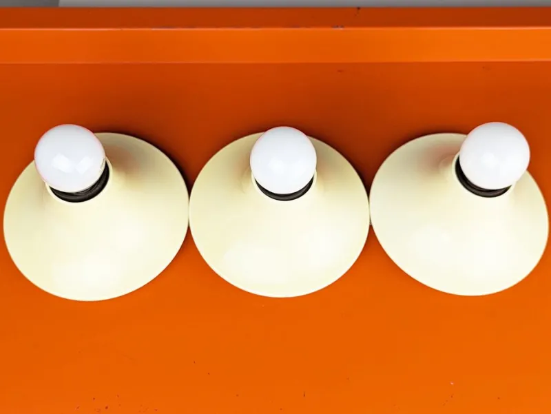 Pamono White Ivory Plastic Teti Wall Lamp by Vico Magistretti for Artemide, 1960s> Wall Lights & Sconces