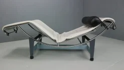 Hot Pamono White Leather LC4 Chaise Longue by Le Corbusier for Cassina, 1960s