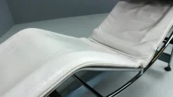 Hot Pamono White Leather LC4 Chaise Longue by Le Corbusier for Cassina, 1960s