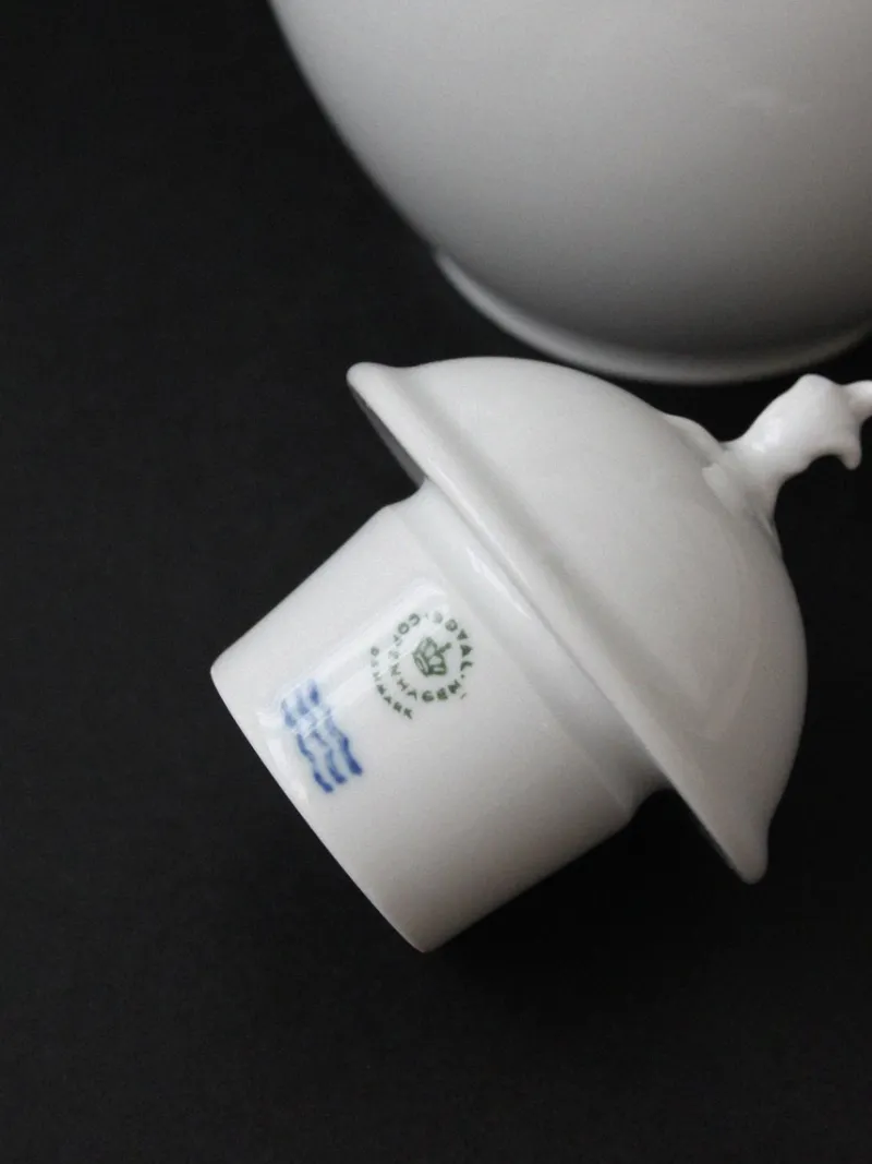 Pamono White Porcelain Teapot from Royal Copenhagen, 1980> Coffee & Tea Service