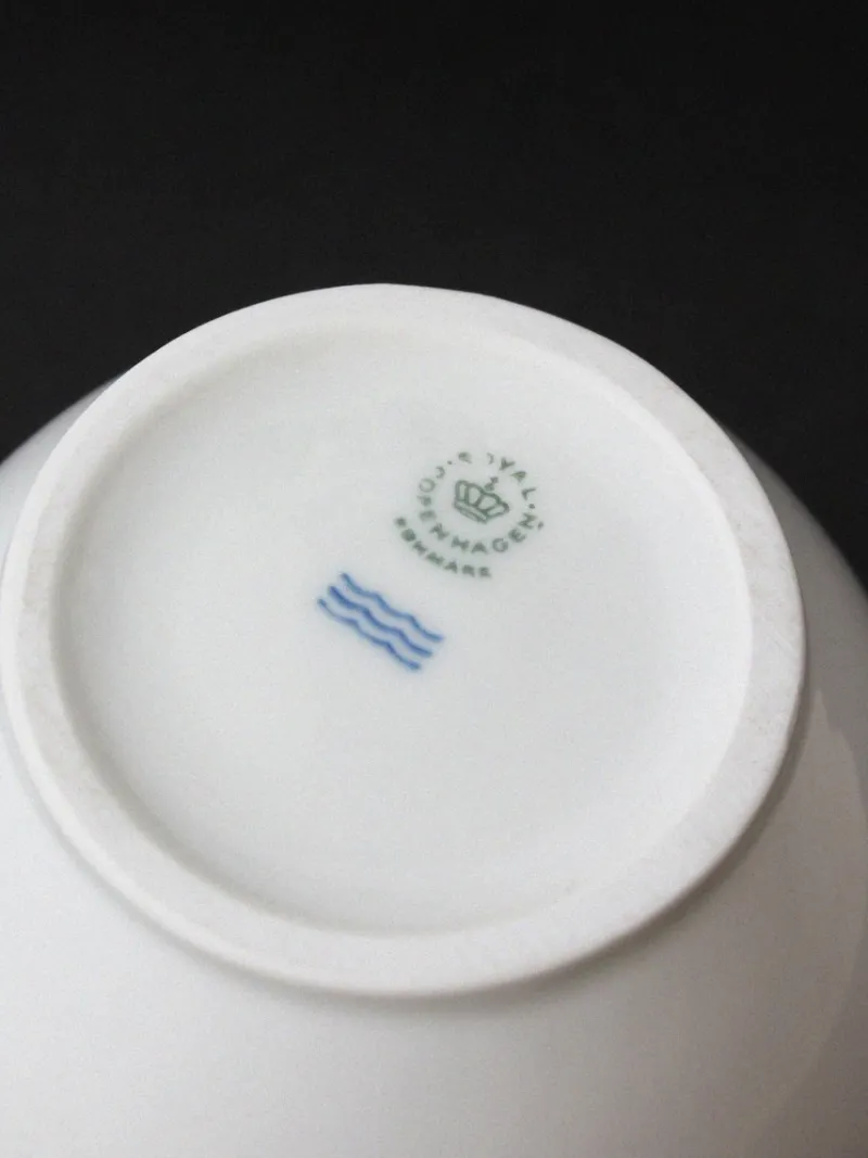 Pamono White Porcelain Teapot from Royal Copenhagen, 1980> Coffee & Tea Service