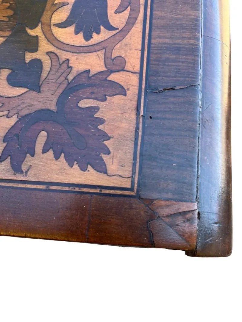 Hot Pamono William and Mary Walnut Inlaid Chest of Drawers, 17th Century
