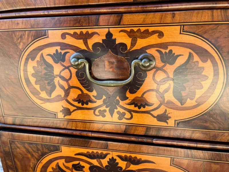 Hot Pamono William and Mary Walnut Inlaid Chest of Drawers, 17th Century