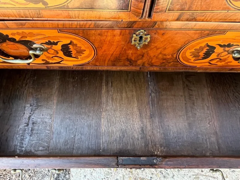 Hot Pamono William and Mary Walnut Inlaid Chest of Drawers, 17th Century