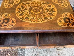 Hot Pamono William and Mary Walnut Inlaid Chest of Drawers, 17th Century