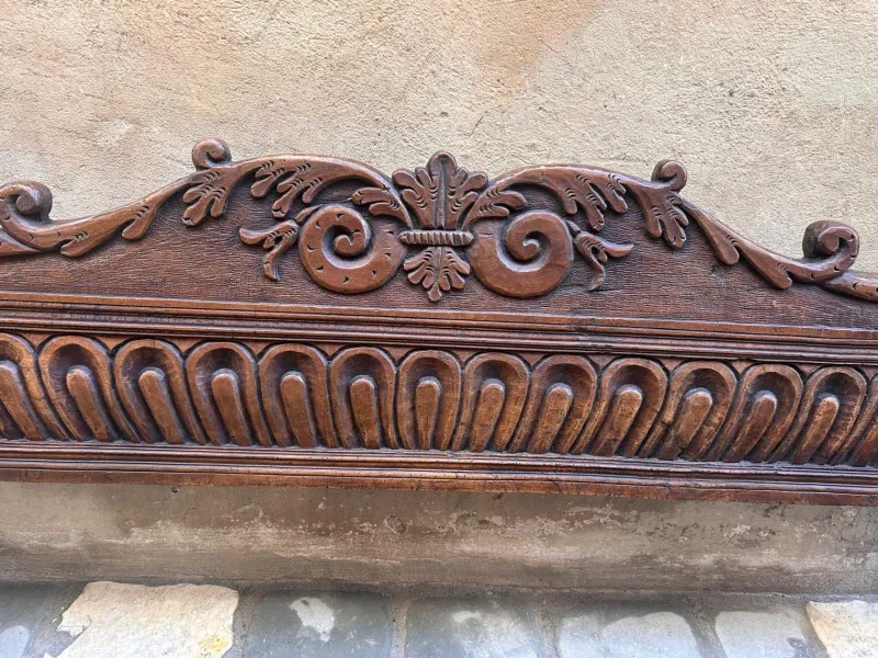 Pamono Wooden Bed with Scorpioni Family Coat of Arms, 17th Century> Beds & Bedroom Sets