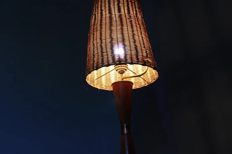 Pamono Wooden Table Lamp with Wicker Shade from Parker Knoll, Britain, 1960s> Table Lamps