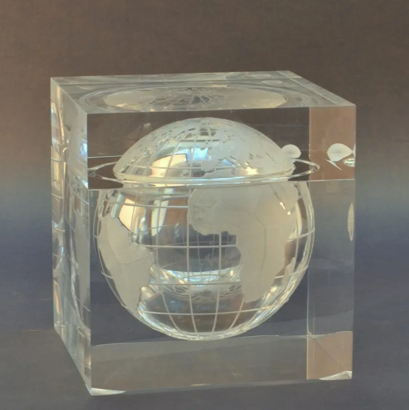 Pamono World Globe Acrylic Cube Ice Bucket by Alessandro Albrizzi, 1960s> Ice Buckets & Wine Coolers