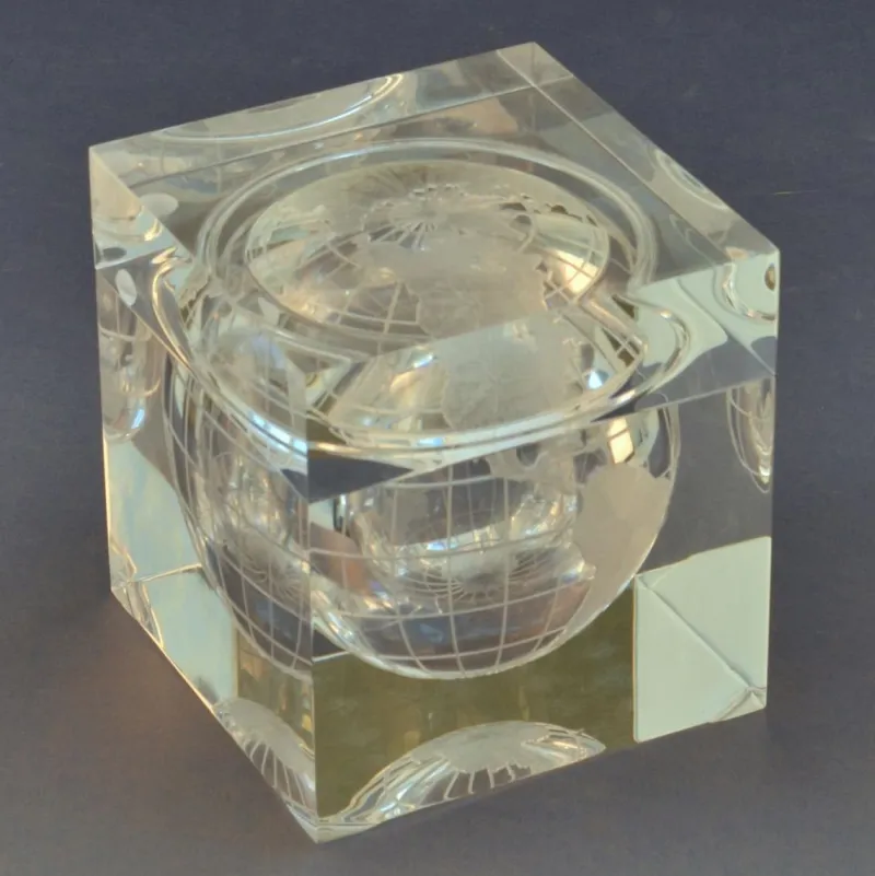Pamono World Globe Acrylic Cube Ice Bucket by Alessandro Albrizzi, 1960s> Ice Buckets & Wine Coolers