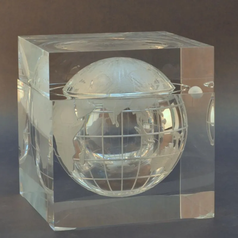 Pamono World Globe Acrylic Cube Ice Bucket by Alessandro Albrizzi, 1960s> Ice Buckets & Wine Coolers