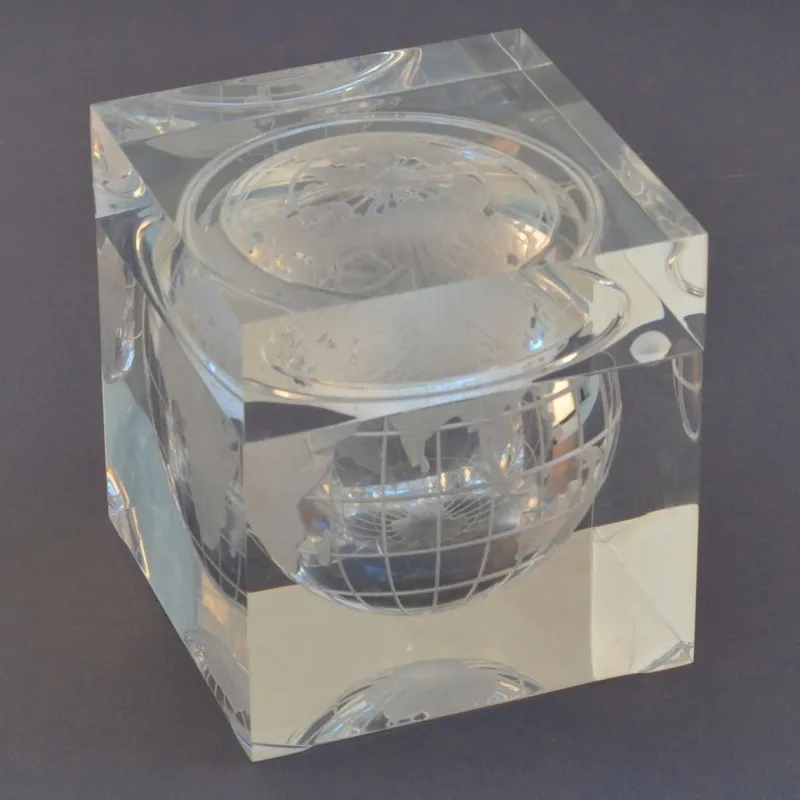 Pamono World Globe Acrylic Cube Ice Bucket by Alessandro Albrizzi, 1960s> Ice Buckets & Wine Coolers