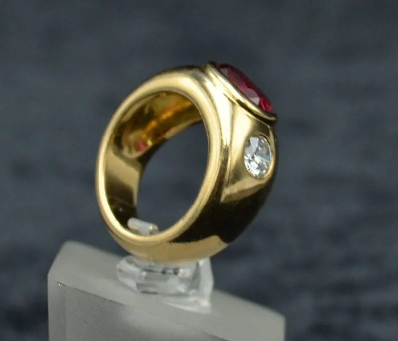 Discount Pamono Yellow Gold Ring with Diamonds and Ruby, 2000s